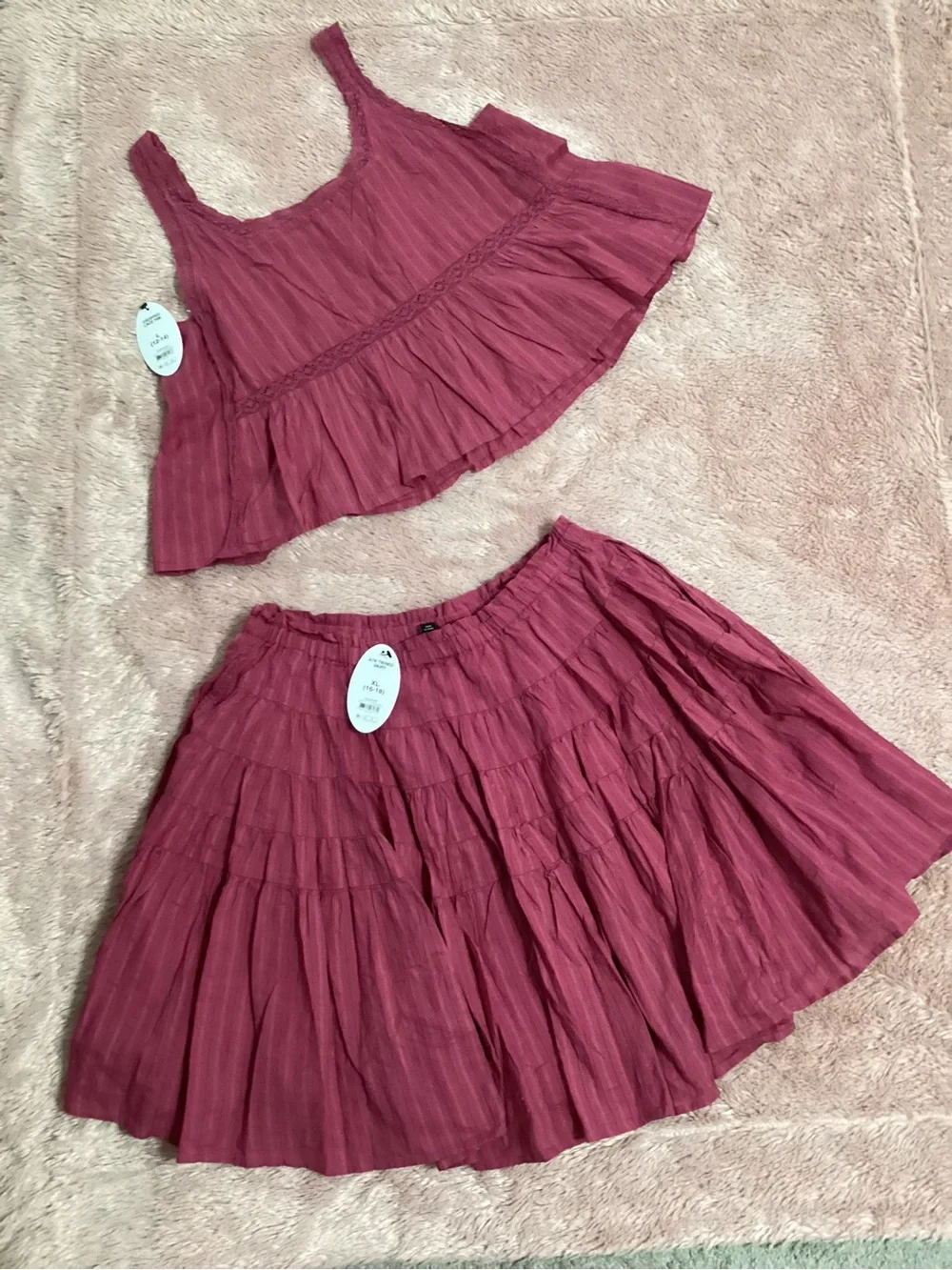 Women's Mauve Tiered Mini Skirt - Lightweight Pleated Design & Tank Top